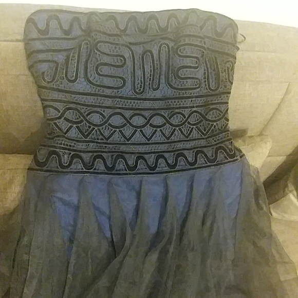 New bcbgmaxazria stripless embroidered lace gown. - Picture 3 of 14